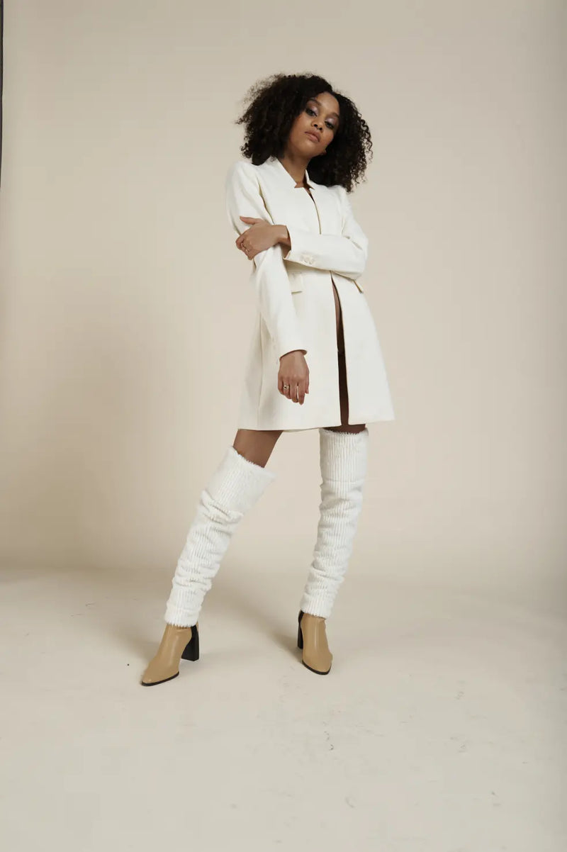PIMP UP™ HOT SOCKS porté sans harnais avec un blazer écru et des bottines beige
