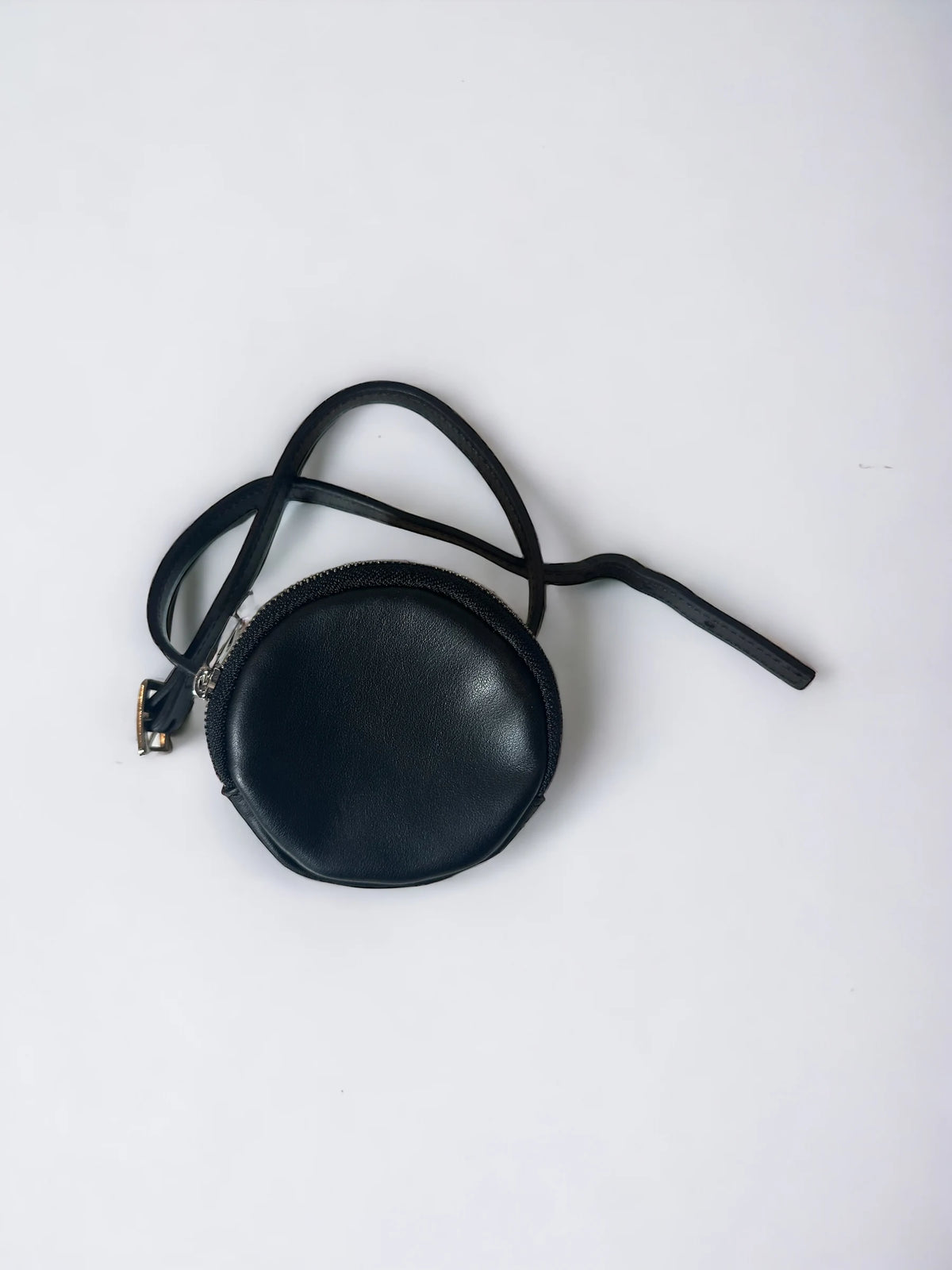 PIMP UP™ LARA BLUE JEANS — détail de la pochette ronde