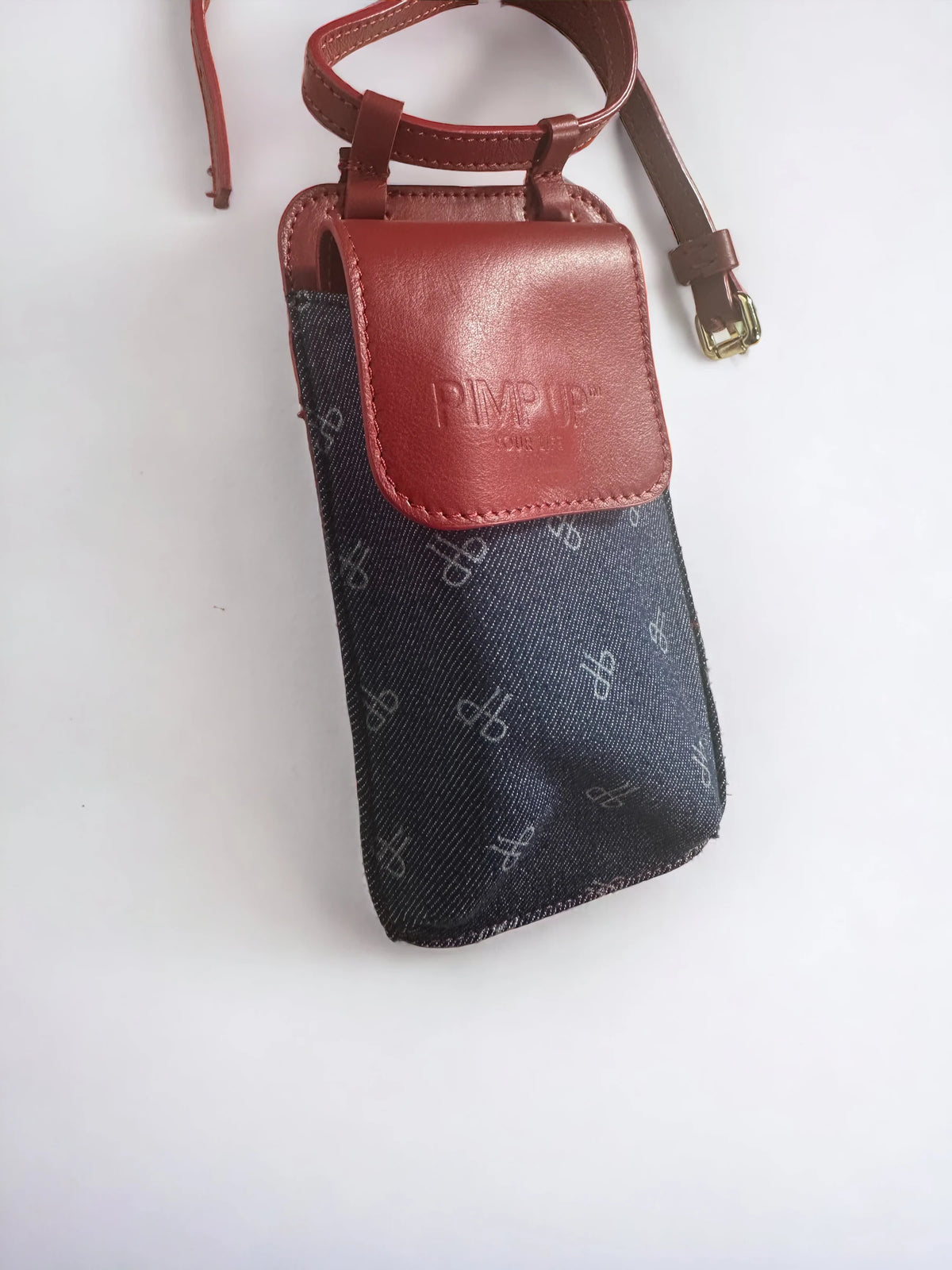 PIMP UP™ LARA HEART DENIM — détail de la pochette téléphone