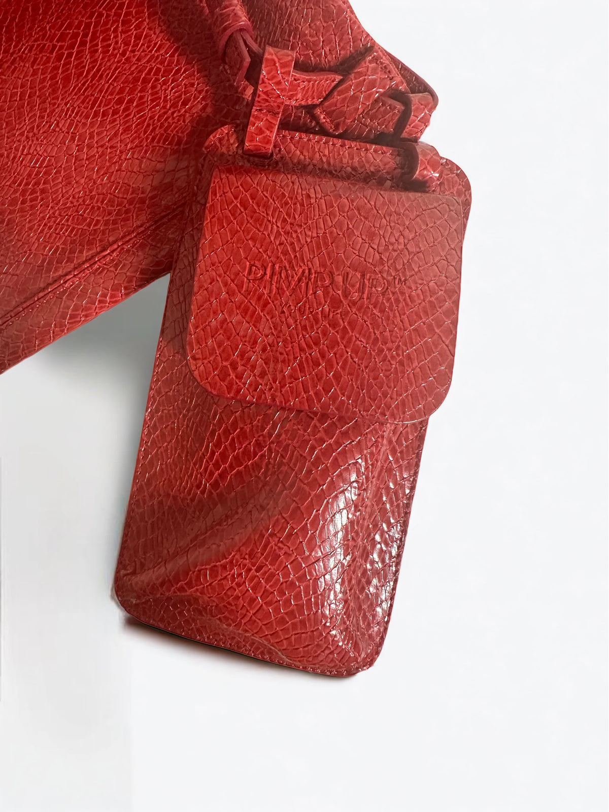 Lara Rouge Croco, détail de la pochette téléphone, vue 02